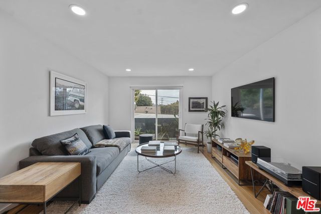 2714 Auburn Street 103, Los Angeles, CA 90039