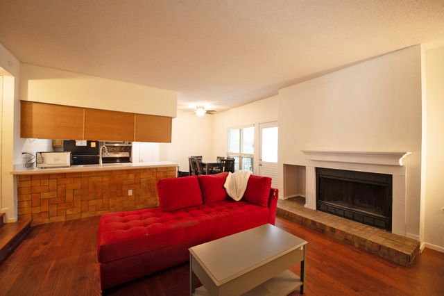 7107 Holly Hill Drive 17, Dallas, TX 75231