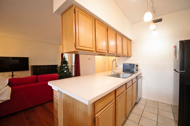 7107 Holly Hill Drive 17, Dallas, TX 75231