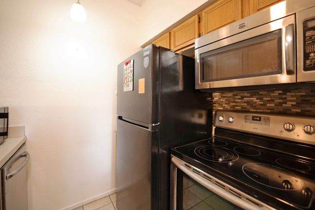 7107 Holly Hill Drive 17, Dallas, TX 75231