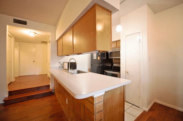 7107 Holly Hill Drive 17, Dallas, TX 75231