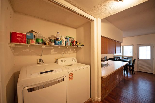 7107 Holly Hill Drive 17, Dallas, TX 75231