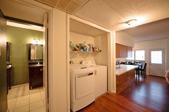 7107 Holly Hill Drive 17, Dallas, TX 75231