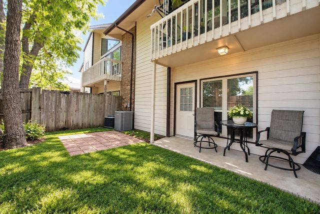 7107 Holly Hill Drive 17, Dallas, TX 75231