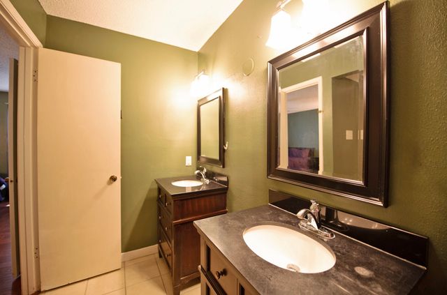 7107 Holly Hill Drive 17, Dallas, TX 75231
