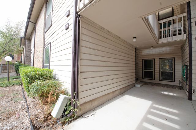 7107 Holly Hill Drive 17, Dallas, TX 75231