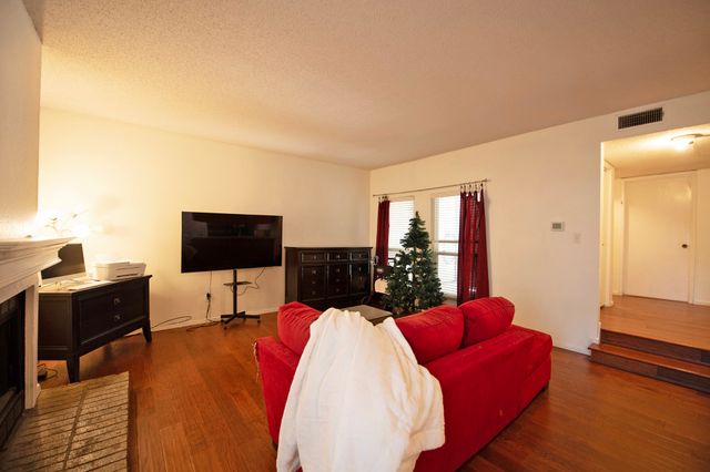 7107 Holly Hill Drive 17, Dallas, TX 75231