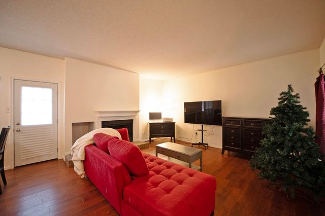 7107 Holly Hill Drive 17, Dallas, TX 75231