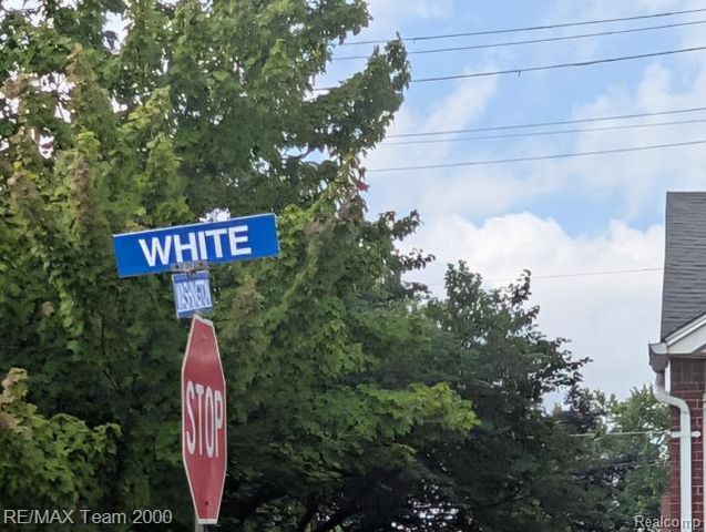 808 White Avenue, Lincoln Park, MI 48146