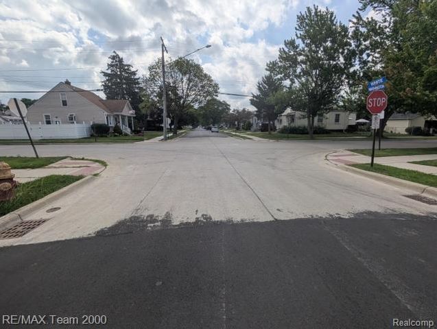 808 White Avenue, Lincoln Park, MI 48146