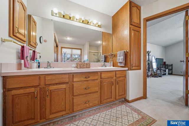 4411 Ash Hollow Court, Lincoln, NE 68516