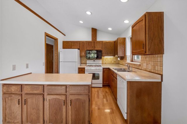 4284 Eagle Crest Drive, Eagan, MN 55122