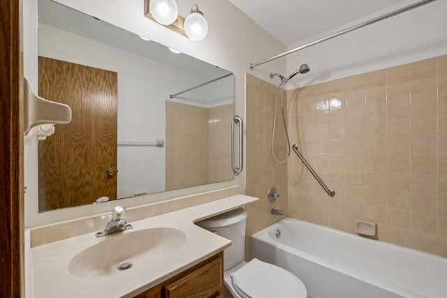 4284 Eagle Crest Drive, Eagan, MN 55122