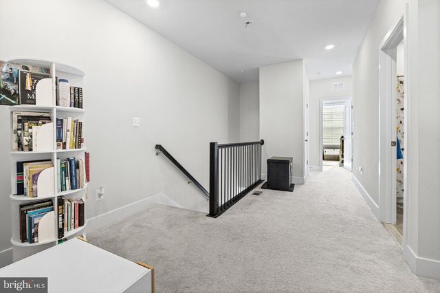 7736-A PORT CAPITAL DR, Elkridge, MD 21075