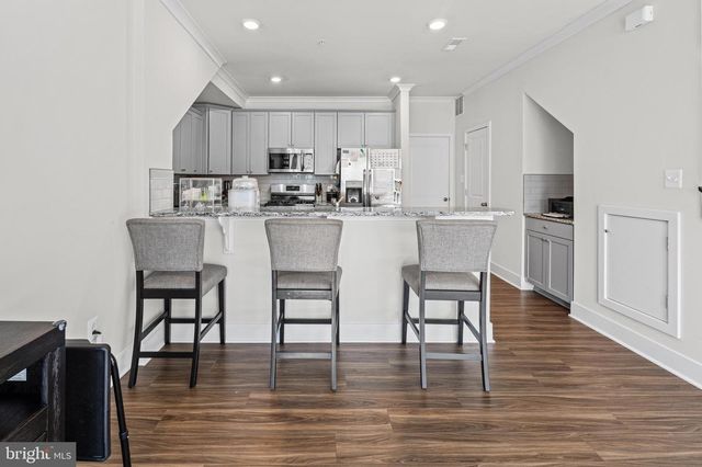 7736-A PORT CAPITAL DR, Elkridge, MD 21075