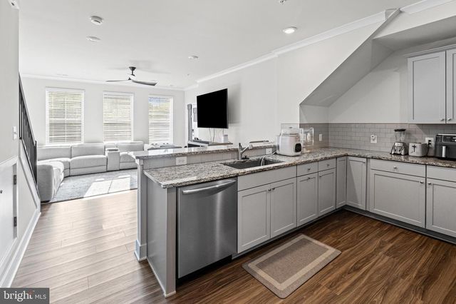 7736-A PORT CAPITAL DR, Elkridge, MD 21075