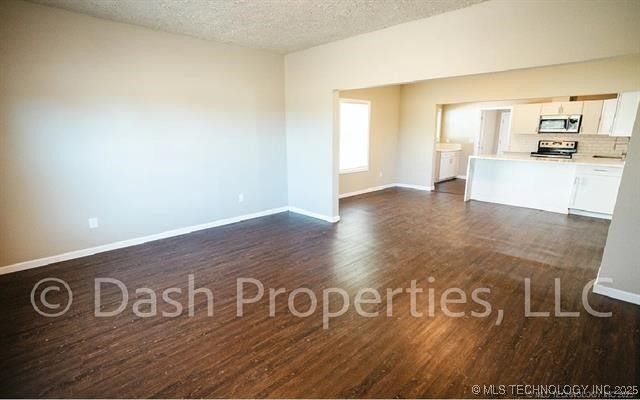 827 S Quaker Avenue, Tulsa, OK 74120