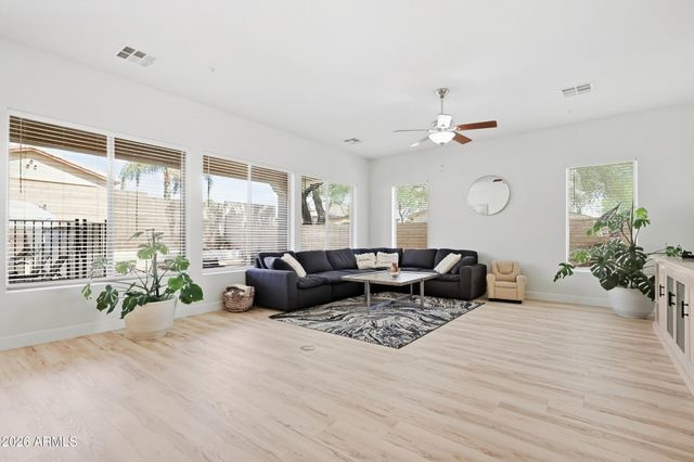12260 W LONE TREE Trail, Peoria, AZ 85383