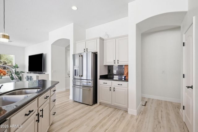 12260 W LONE TREE Trail, Peoria, AZ 85383