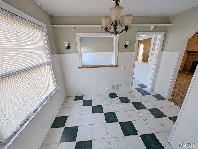 315 S Belt, Belleville, IL 62220