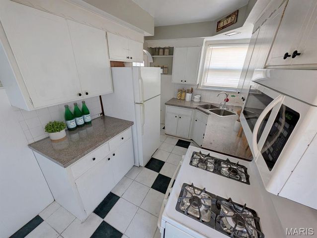 315 S Belt, Belleville, IL 62220
