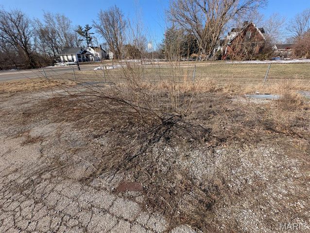 315 S Belt, Belleville, IL 62220