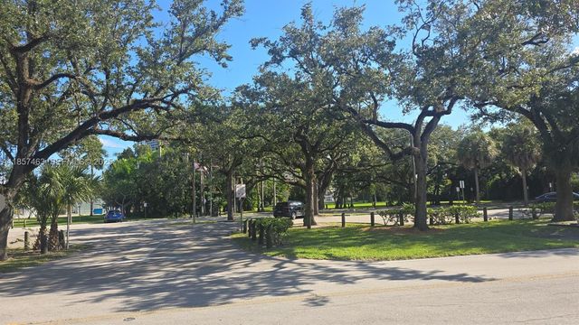 16851 NE 23rd Avenue A212, North Miami Beach, FL 33160