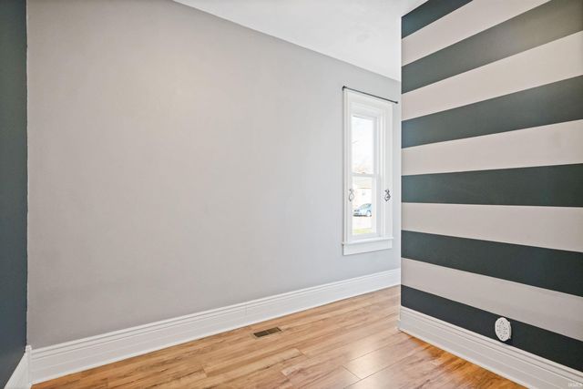 121 W Walnut Street, Flora, IN 46929