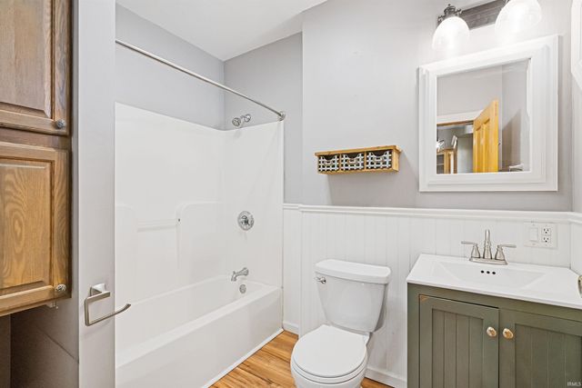 121 W Walnut Street, Flora, IN 46929