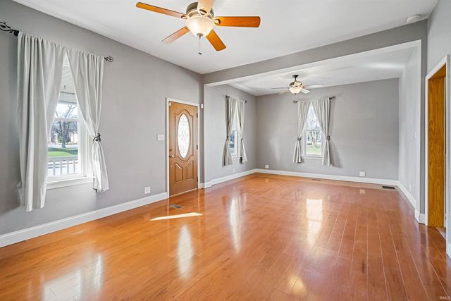 121 W Walnut Street, Flora, IN 46929