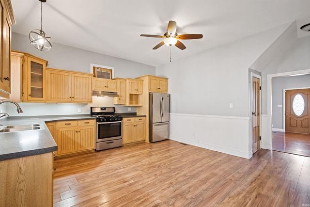 121 W Walnut Street, Flora, IN 46929