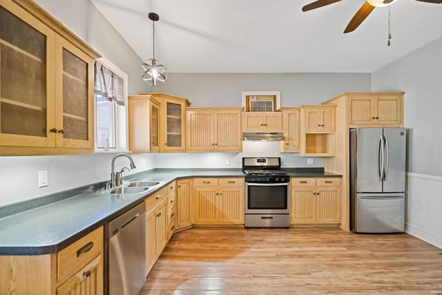 121 W Walnut Street, Flora, IN 46929