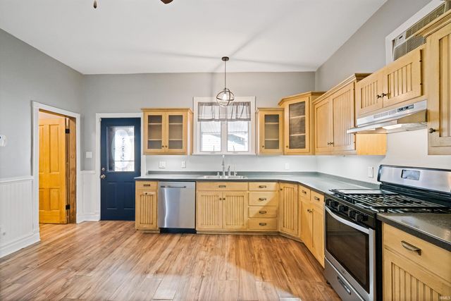 121 W Walnut Street, Flora, IN 46929