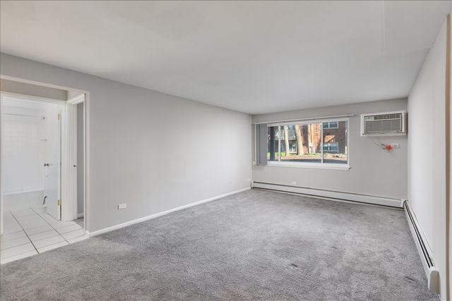 5740 East Avenue 1C, Countryside, IL 60525