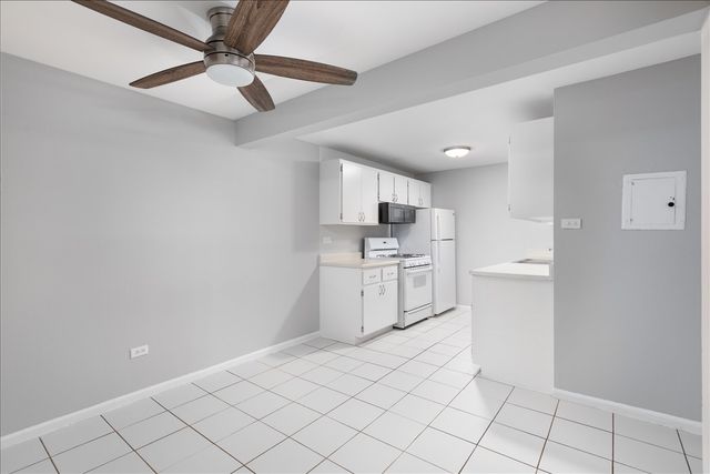 5740 East Avenue 1C, Countryside, IL 60525