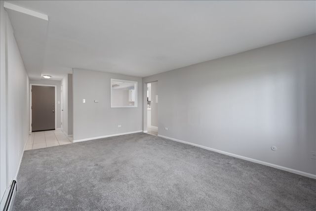 5740 East Avenue 1C, Countryside, IL 60525