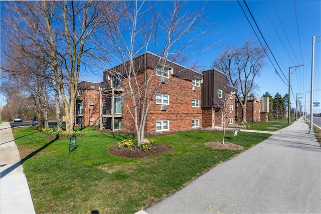 5740 East Avenue 1C, Countryside, IL 60525