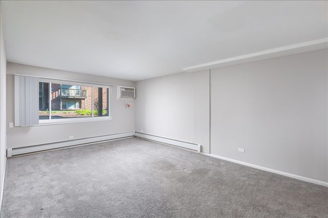 5740 East Avenue 1C, Countryside, IL 60525