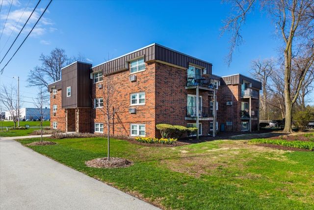 5740 East Avenue 1C, Countryside, IL 60525