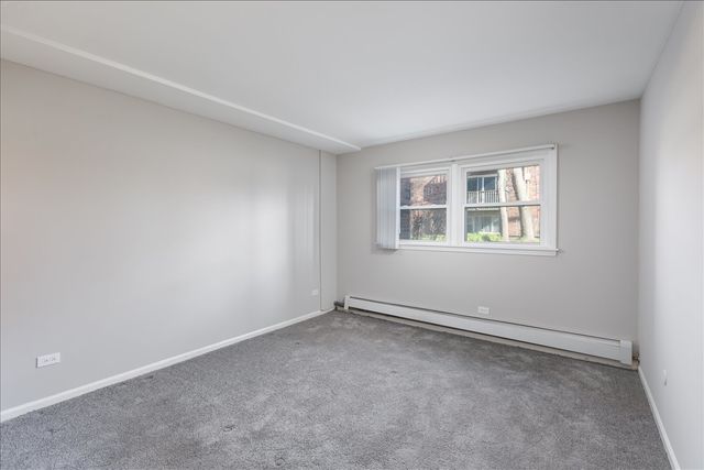 5740 East Avenue 1C, Countryside, IL 60525