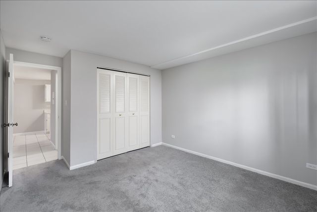 5740 East Avenue 1C, Countryside, IL 60525