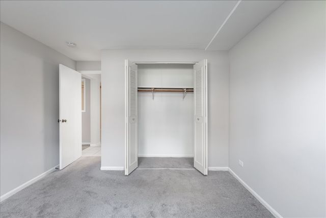 5740 East Avenue 1C, Countryside, IL 60525