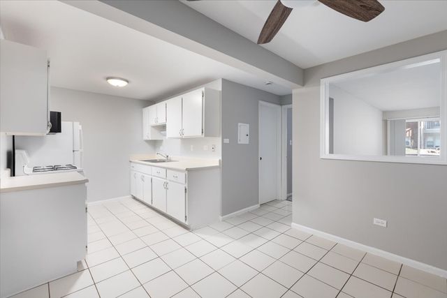 5740 East Avenue 1C, Countryside, IL 60525