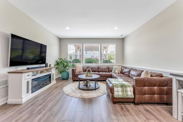 1414 Kenley Place, Sunbury, OH 43074