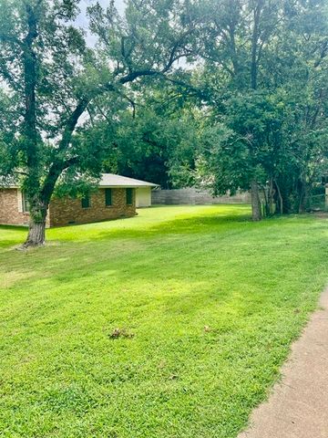 1326 E Sherman Drive, Denton, TX 76209