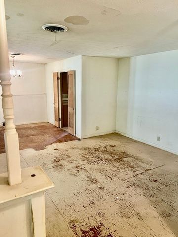 1326 E Sherman Drive, Denton, TX 76209