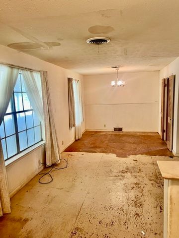 1326 E Sherman Drive, Denton, TX 76209