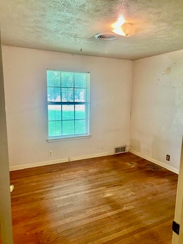 1326 E Sherman Drive, Denton, TX 76209