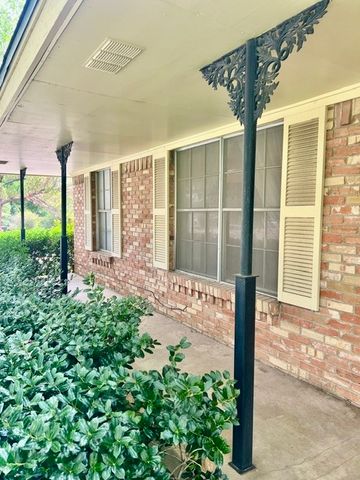 1326 E Sherman Drive, Denton, TX 76209