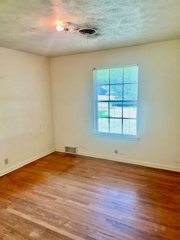 1326 E Sherman Drive, Denton, TX 76209